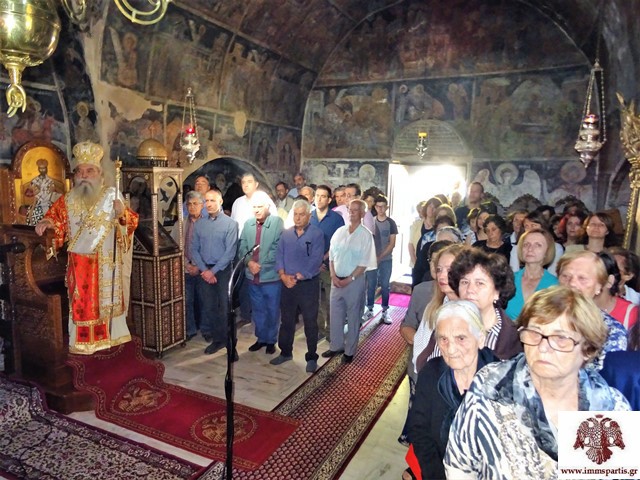 Θεία Λειτουργία στην Ι. Μ. Αγίων Αναργύρων στον Πάρνωνα.