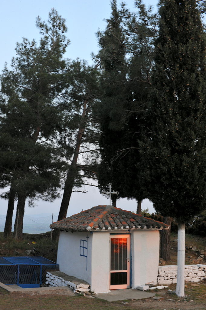 Το Εξωκλήσι της Ζωοδόχου Πηγής στο οχύρωμα πάνω από την Γρατινή, Ροδόπη, Θράκη.
