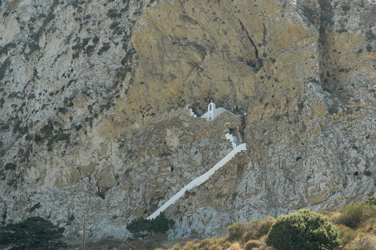 Το εκκλησάκι της Αγίας Τριάδας στη Λαγκάδα, Αμοργός.