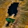 Έχει μήκος, από Β. προς Ν. 77 χλμ. και μέγιστο πλάτος 16 χλμ.